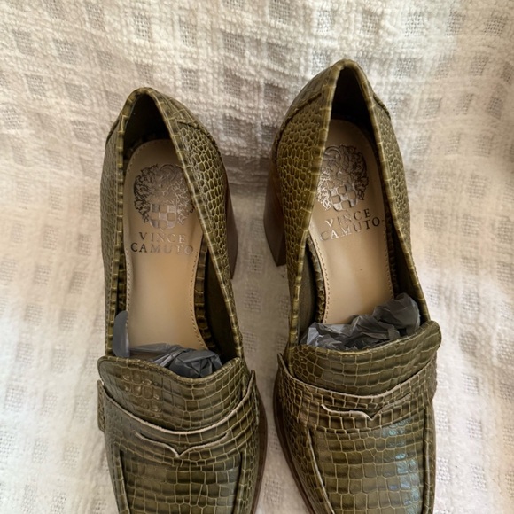 Vince Camuto Carigina Loafers Pumps Croc
Leather Heels Olive - Picture 5 of 5